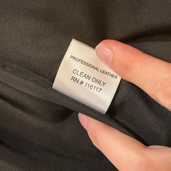 OVERLAND | Women’s Quilted Sheepskin Zip-Up Jacket - Picture 8 of 8